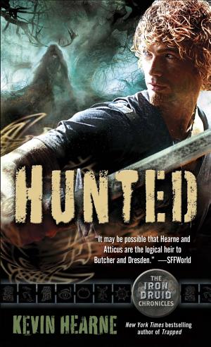 Cover image for Hunted by Kevin Hearne.