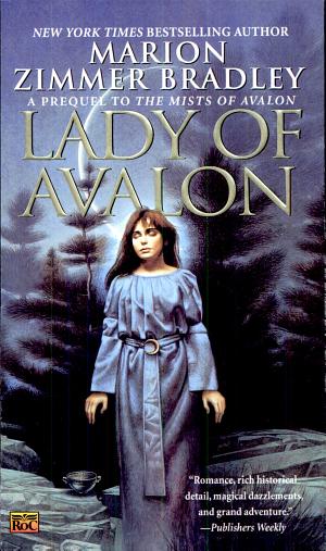 Cover image for Lady of Avalon by Marion Zimmer Bradley.