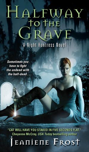 Cover image for Halfway to the Grave by Jeaniene Frost.