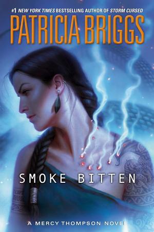 Cover image for Smoke Bitten by Patricia Briggs.